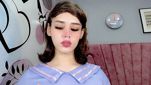 ValeriaAguilar online show from December 2024 05:01:01 PM