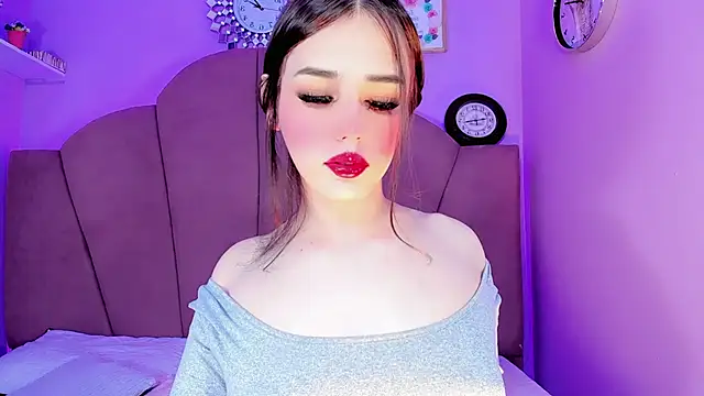 ValeriaAguilar online show from November 2025 08:33:02 PM