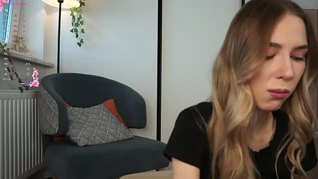 Snapshot of heidas_dream chatting on October 2025 06:22:02 AM heidas dream online show from October 2025 06:22:02 AM