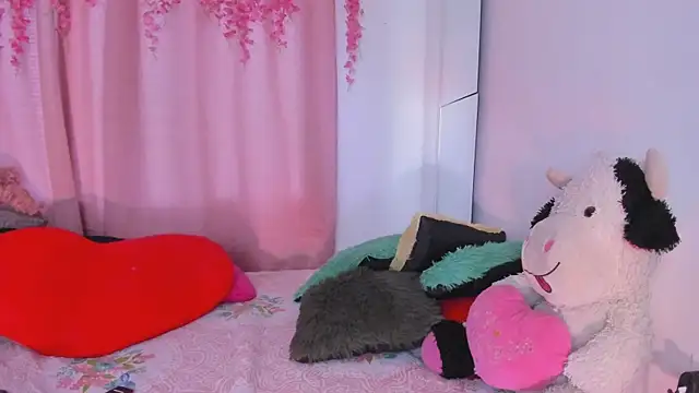 Snapshot of msschloee_ chatting on November 2025 10:42:02 PM msschloee online show from November 2025 10:42:02 PM