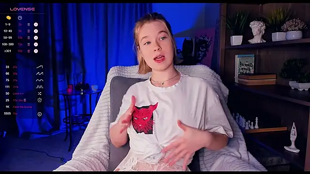 PollyHathor online show from December 2024 09:35:01 PM