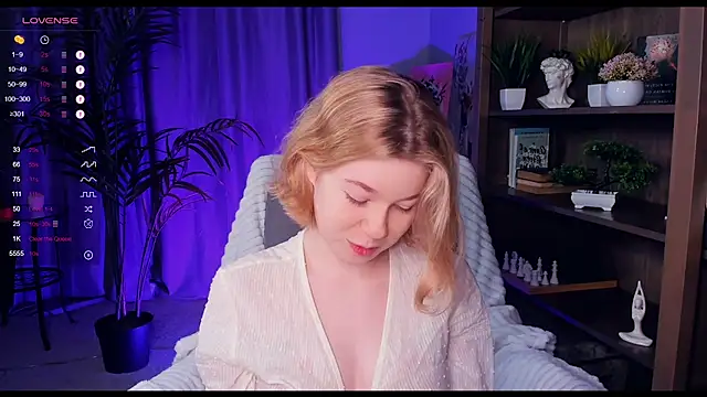 PollyHathor online show from December 2024 09:37:01 PM