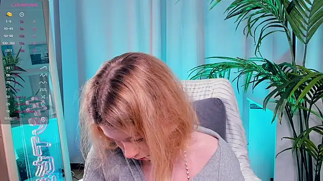 PollyHathor online show from February 2025 09:38:01 PM