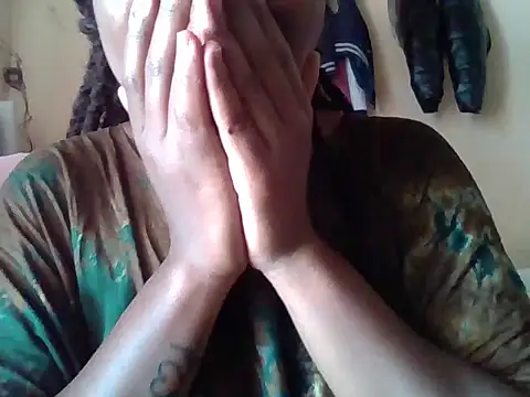 Snapshot of Queen_loveer chatting on October 2025 06:56:02 AM Queen loveer online show from October 2025 06:56:02 AM