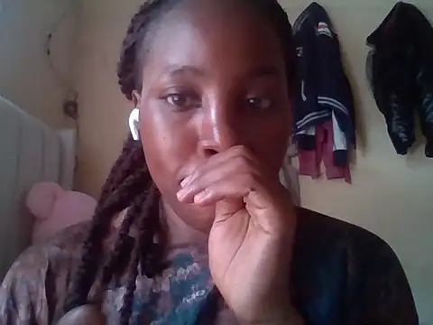 Snapshot of Queen_loveer chatting on November 2025 10:58:02 AM Queen loveer online show from November 2025 10:58:02 AM