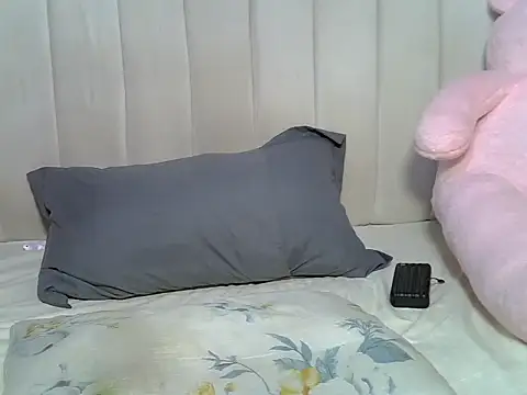 Snapshot of Queen_loveer chatting on November 2025 10:20:02 PM Queen loveer online show from November 2025 10:20:02 PM