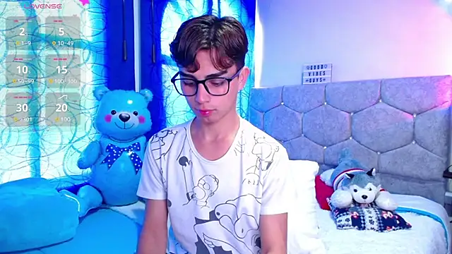 OwenBluee online show from December 2024 06:20:02 PM