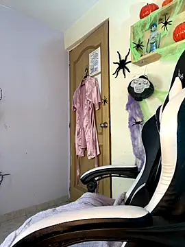 Snapshot of Ivann4 chatting on October 2025 03:21:02 PM Ivann4 online show from October 2025 03:21:02 PM