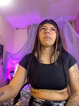 Snapshot of Ivann4 chatting on November 2025 11:59:01 PM Ivann4 online show from November 2025 11:59:01 PM