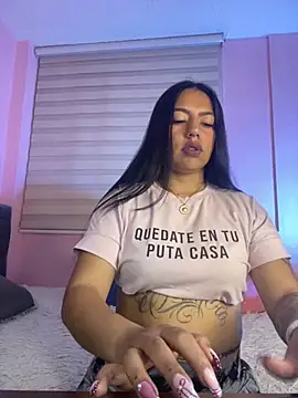 Snapshot of Ivann4 chatting on December 2025 09:00:01 PM Ivann4 online show from December 2025 09:00:01 PM