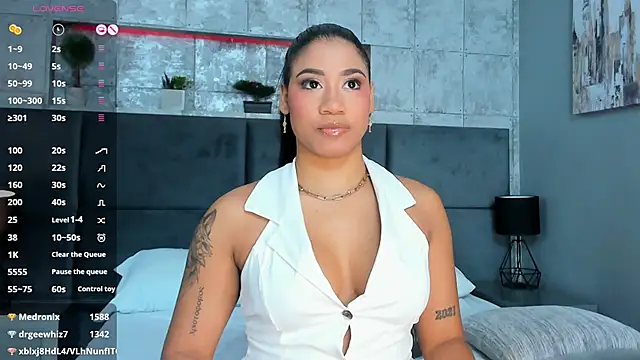 Salome Diaz  online show from February 2025 11:01:02 PM