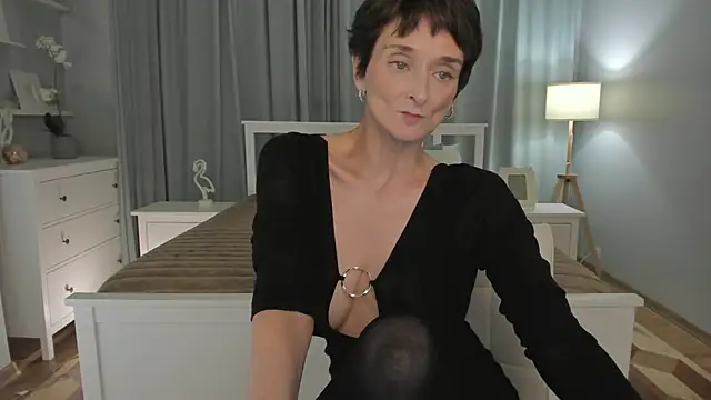 Snapshot of SimonaDeBeauvoir chatting on December 2024 12:44:01 PM SimonaDeBeauvoir online show from December 2024 12:44:01 PM