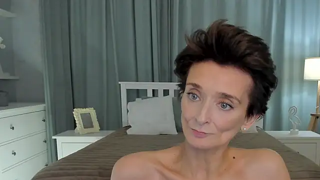 Snapshot of SimonaDeBeauvoir chatting on December 2024 01:54:01 PM SimonaDeBeauvoir online show from December 2024 01:54:01 PM