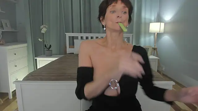 Snapshot of SimonaDeBeauvoir chatting on January 2025 12:18:01 PM SimonaDeBeauvoir online show from January 2025 12:18:01 PM