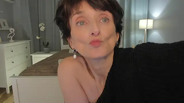 Snapshot of SimonaDeBeauvoir chatting on February 2025 01:59:01 PM SimonaDeBeauvoir online show from February 2025 01:59:01 PM