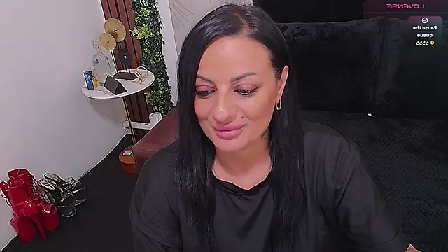 Snapshot of VixenSelena chatting on September 2025 07:02:01 AM VixenSelena online show from September 2025 07:02:01 AM