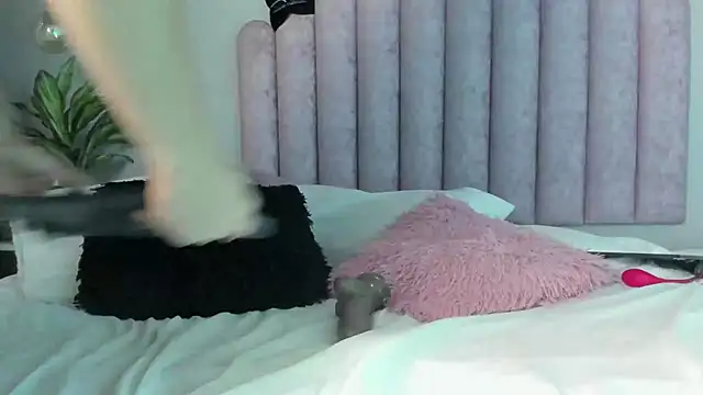 Snapshot of SusanBenett chatting on February 2025 02:35:02 AM SusanBenett online show from February 2025 02:35:02 AM