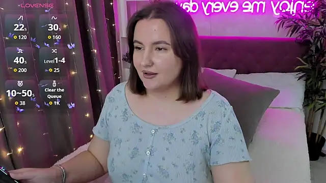 FeralPeach online show from October 2025 07:00:02 AM