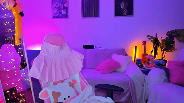 Snapshot of Alyssa_Smitt chatting on October 2025 06:52:01 PM Alyssa Smitt online show from October 2025 06:52:01 PM