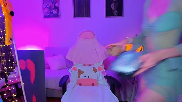 Snapshot of Alyssa_Smitt chatting on October 2025 06:45:02 PM Alyssa Smitt online show from October 2025 06:45:02 PM