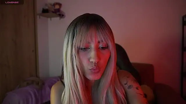 Snapshot of MissKorah chatting on December 2024 12:36:01 AM MissKorah online show from December 2024 12:36:01 AM