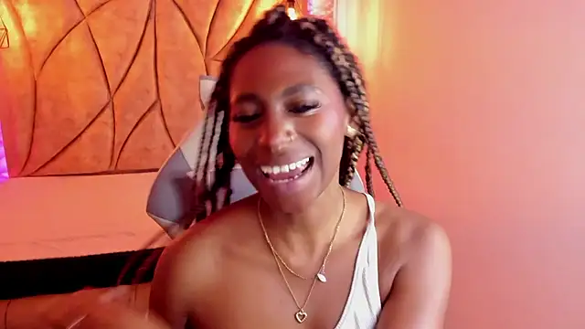 Queen perla  online show from January 2025 05:54:02 PM