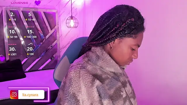 Snapshot of Queen_perla_ chatting on October 2025 01:42:01 PM Queen perla online show from October 2025 01:42:01 PM