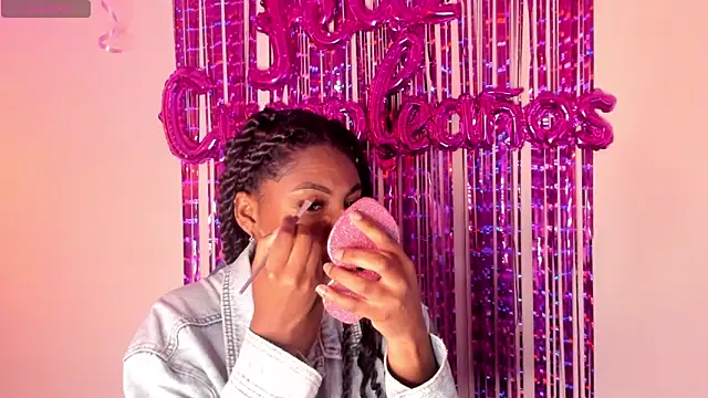 Snapshot of Queen_perla_ chatting on October 2025 12:28:02 PM Queen perla online show from October 2025 12:28:02 PM