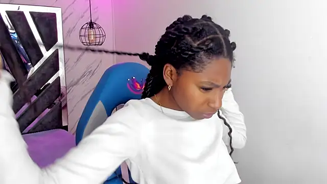 Snapshot of Queen_perla_ chatting on October 2025 12:04:02 PM Queen perla online show from October 2025 12:04:02 PM