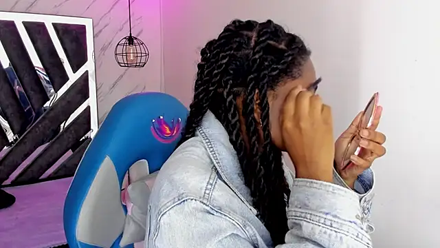 Snapshot of Queen_perla_ chatting on October 2025 12:29:01 PM Queen perla online show from October 2025 12:29:01 PM