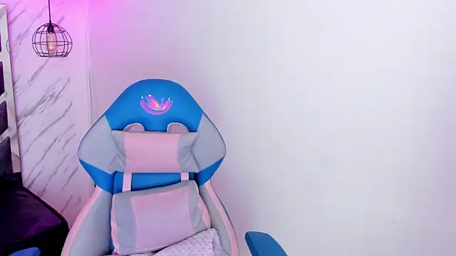 Snapshot of Queen_perla_ chatting on November 2025 11:55:02 AM Queen perla online show from November 2025 11:55:02 AM