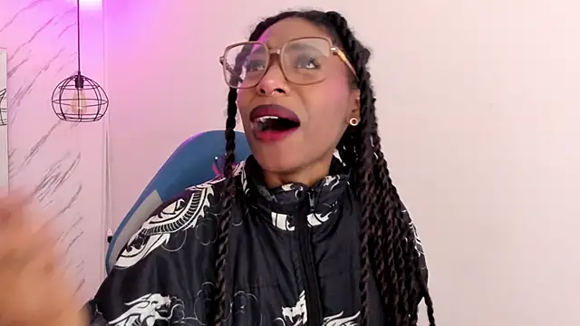 Snapshot of Queen_perla_ chatting on November 2025 11:54:01 AM Queen perla online show from November 2025 11:54:01 AM