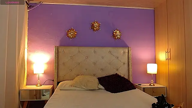 Kim and Mia online show from October 2025 12:46:01 PM