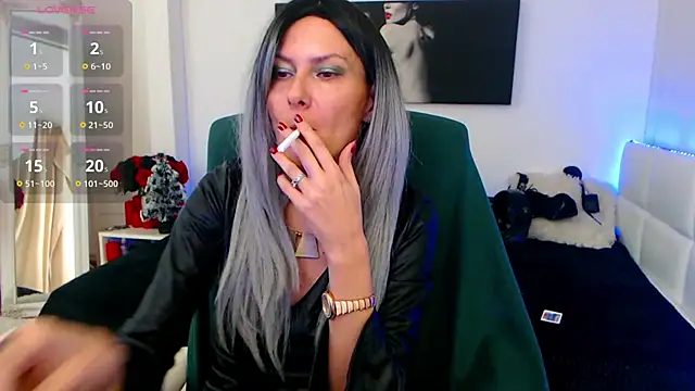 EvelynQueenn online show from December 2024 06:56:02 AM