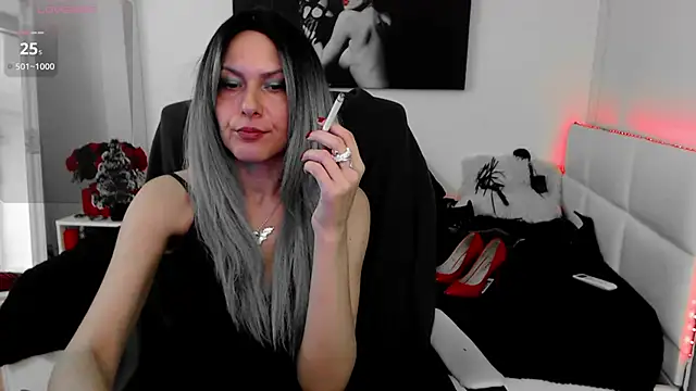 EvelynQueenn online show from December 2024 05:18:02 AM