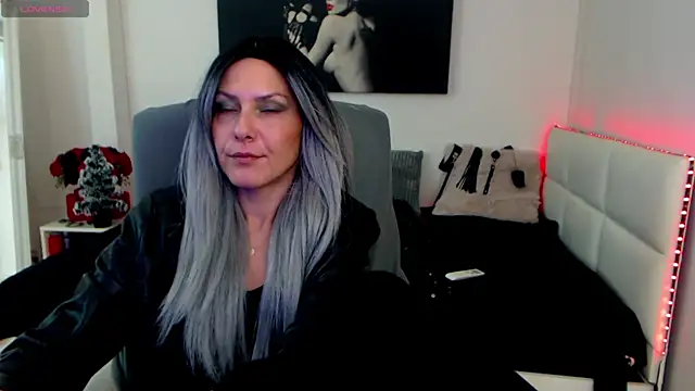 EvelynQueenn online show from December 2024 12:19:02 PM