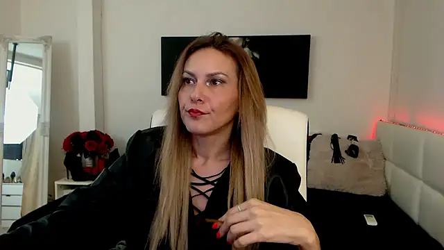 EvelynQueenn online show from January 2025 07:49:01 AM