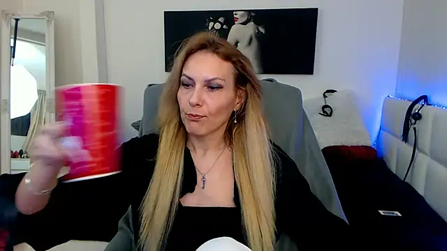 EvelynQueenn online show from February 2025 05:10:01 AM