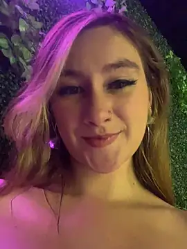 Snapshot of MaryDeniro chatting on January 2025 02:30:01 AM MaryDeniro online show from January 2025 02:30:01 AM