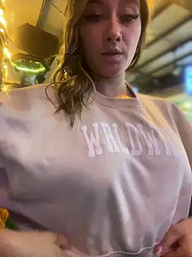 Snapshot of MaryDeniro chatting on February 2025 03:48:01 AM MaryDeniro online show from February 2025 03:48:01 AM