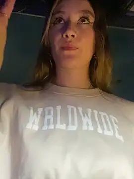 Snapshot of MaryDeniro chatting on March 2025 03:51:01 AM MaryDeniro online show from March 2025 03:51:01 AM