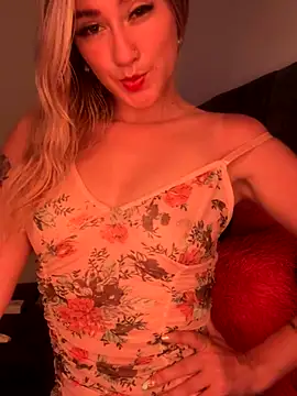 Snapshot of MaryDeniro chatting on September 2025 01:49:01 AM MaryDeniro online show from September 2025 01:49:01 AM