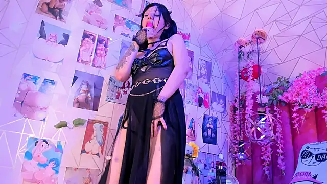 Alicebenett online show from October 2025 09:12:02 PM