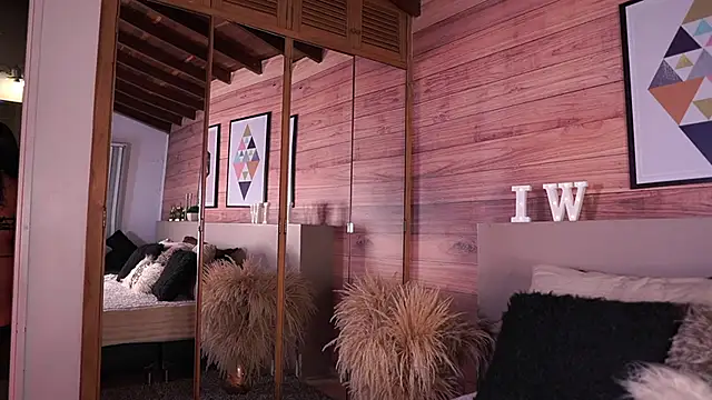 IzzyWild online show from October 2025 11:43:01 AM