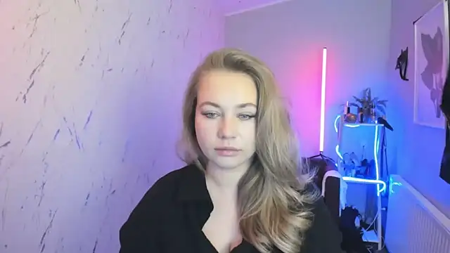 holly xglam online show from October 2025 06:10:01 PM