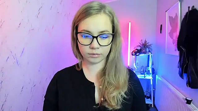 holly xglam online show from November 2025 05:46:02 PM