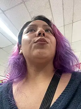 Snapshot of PurpleHaze17 chatting on December 2024 02:09:02 AM PurpleHaze17 online show from December 2024 02:09:02 AM