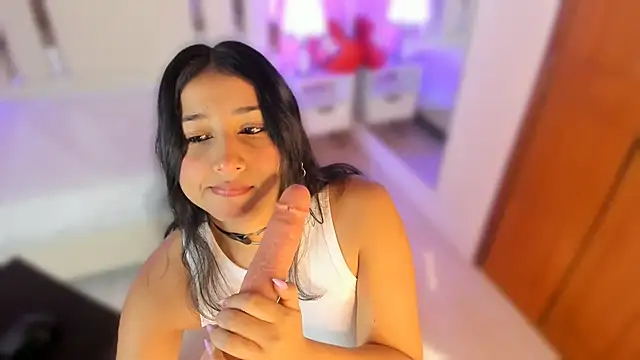 Snapshot of Miliaangeles chatting on October 2025 12:34:02 PM Miliaangeles online show from October 2025 12:34:02 PM