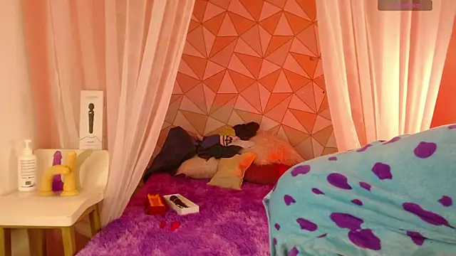 mapelove online show from January 2025 01:52:01 PM