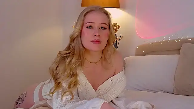 JuliaJaee online show from December 2024 10:03:01 PM